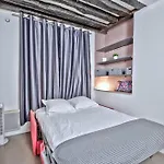 1 Bedroom Apt Only 15 Min Walk To The Louvre
