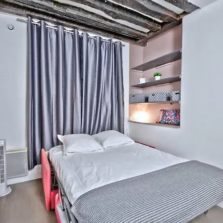 Appartamento 1 Bedroom Only 15 Min Walk To The Louvre Parigi