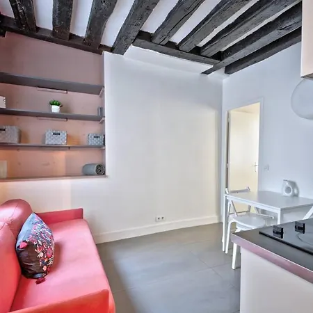 Appartamento 1 Bedroom Only 15 Min Walk To The Louvre Parigi