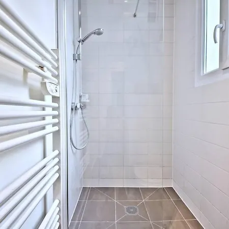 1 Bedroom Only 15 Min Walk To The Louvre Appartamento Parigi