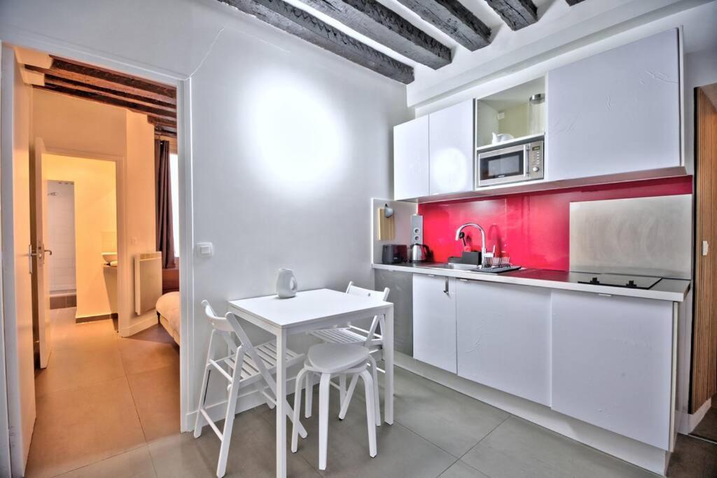 1 Bedroom Only 15 Min Walk To The Louvre