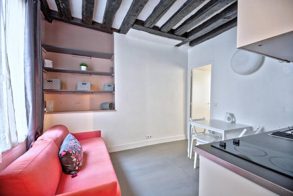 Appartamento 1 Bedroom Only 15 Min Walk To The Louvre Parigi