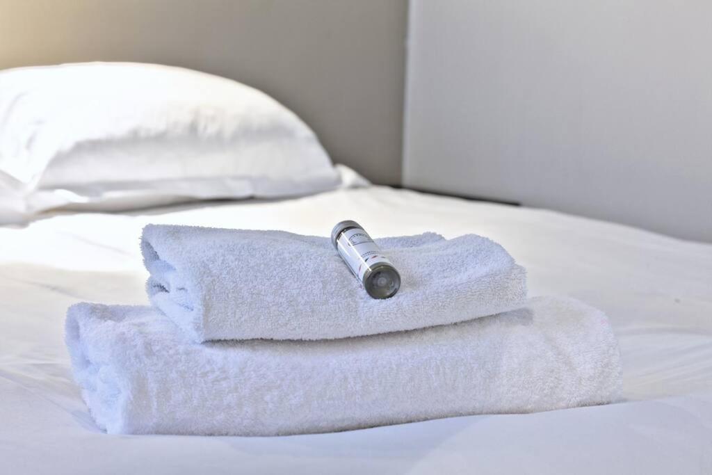 Appartamento 1 Bedroom Only 15 Min Walk To The Louvre Parigi