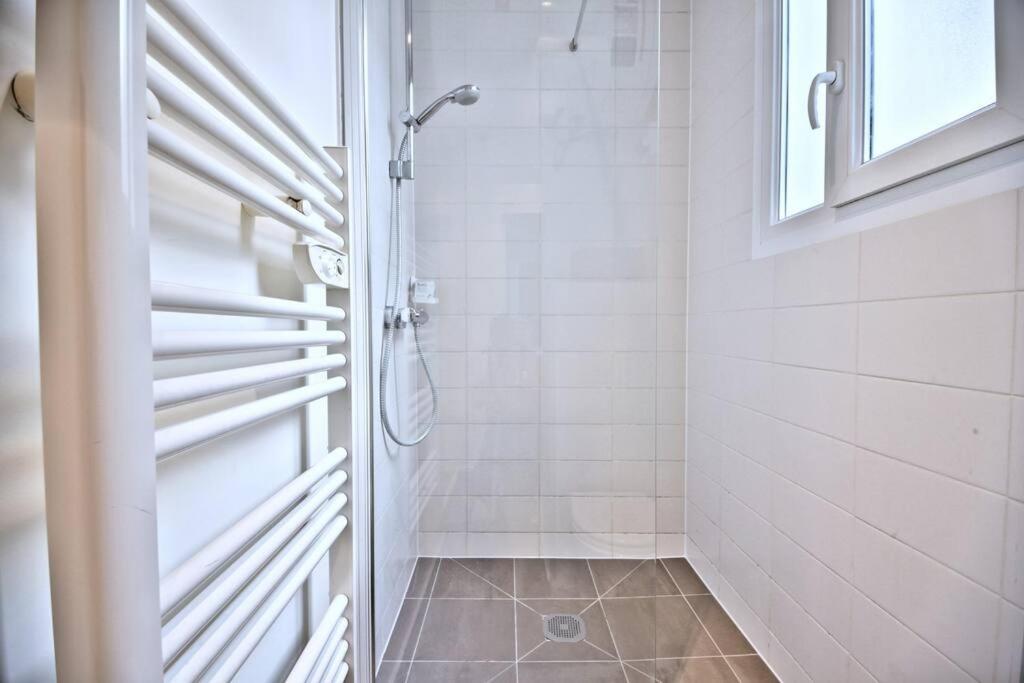 1 Bedroom Only 15 Min Walk To The Louvre Appartamento Parigi