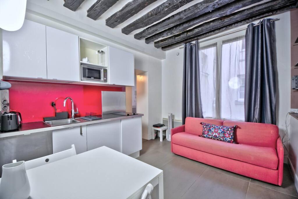 Appartamento 1 Bedroom Only 15 Min Walk To The Louvre *